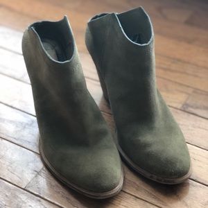 Dolce Vita olive Green Booties